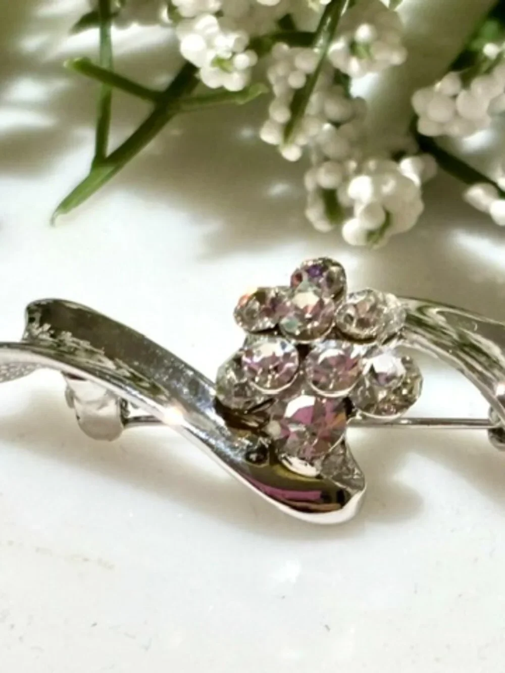 Vintage ~ Beautiful Sparkling Rhinestone Pin Broach